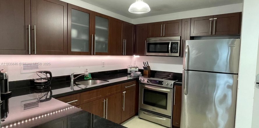 Estudio en el Condominio en Miami Beach, Florida  № 1818380