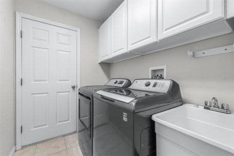 Casa en venta en Wesley Chapel, Florida, 5 dormitorios, 267.47 m2 № 2384080 - foto 18
