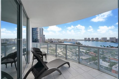Copropriété à vendre à Sunny Isles Beach, Floride: 2 chambres, 139.07 m2 № 1763273 - photo 1