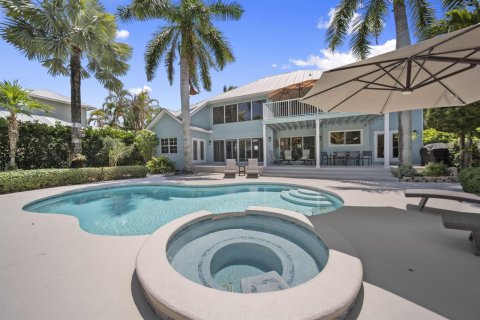 House in Stuart, Florida 4 bedrooms, 268.86 sq.m. № 2187161 - photo 25
