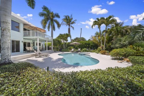 House in Stuart, Florida 4 bedrooms, 268.86 sq.m. № 2187161 - photo 17