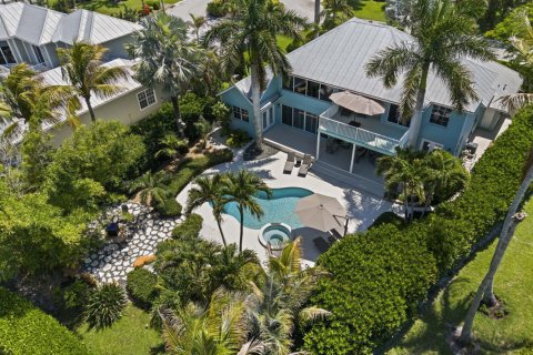 House in Stuart, Florida 4 bedrooms, 268.86 sq.m. № 2187161 - photo 18