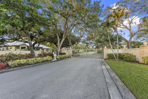 House in Stuart, Florida 4 bedrooms, 268.86 sq.m. № 2187161 - photo 5
