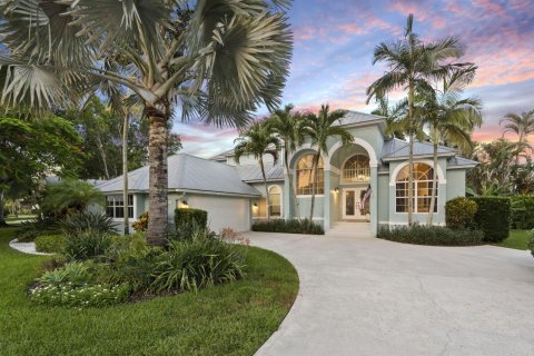 House in Stuart, Florida 4 bedrooms, 268.86 sq.m. № 2187161 - photo 3