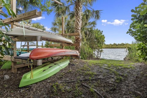 House in Stuart, Florida 4 bedrooms, 268.86 sq.m. № 2187161 - photo 22