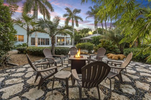 House in Stuart, Florida 4 bedrooms, 268.86 sq.m. № 2187161 - photo 30