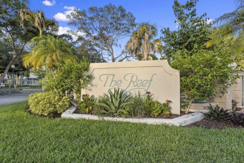 House in Stuart, Florida 4 bedrooms, 268.86 sq.m. № 2187161 - photo 21