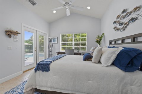 House in Stuart, Florida 4 bedrooms, 268.86 sq.m. № 2187161 - photo 13