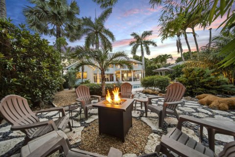 House in Stuart, Florida 4 bedrooms, 268.86 sq.m. № 2187161 - photo 4