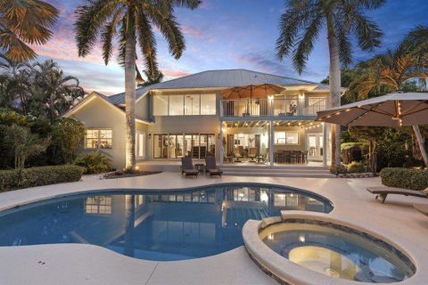 House in Stuart, Florida 4 bedrooms, 268.86 sq.m. № 2187161
