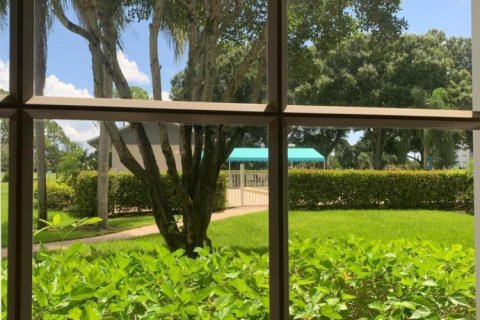 Condo in Lake Worth, Florida, 2 bedrooms  № 722664 - photo 1
