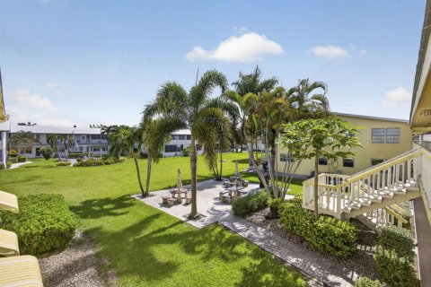 Condo in West Palm Beach, Florida, 2 bedrooms № 2268292