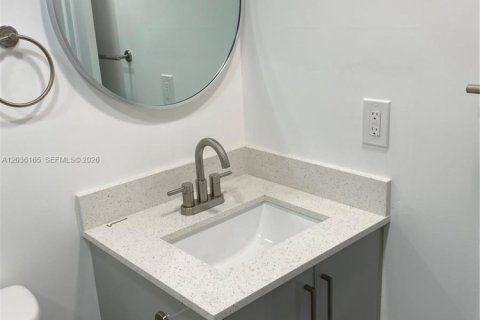 Copropriété à louer à Miami, Floride: 2 chambres, 83.24 m2 № 2086013 - photo 6