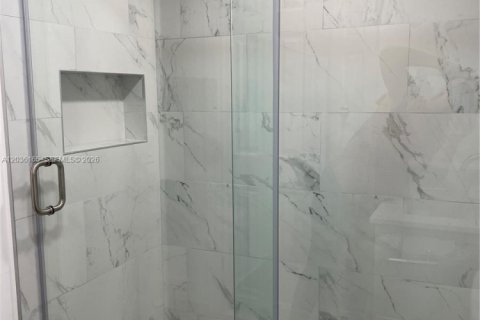 Copropriété à louer à Miami, Floride: 2 chambres, 83.24 m2 № 2086013 - photo 4