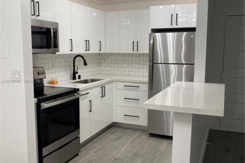 Copropriété à louer à Miami, Floride: 2 chambres, 83.24 m2 № 2086013 - photo 2