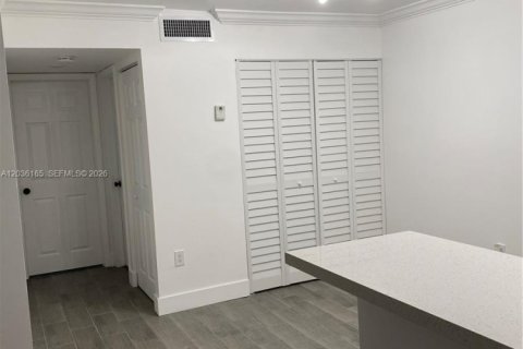 Copropriété à louer à Miami, Floride: 2 chambres, 83.24 m2 № 2086013 - photo 3