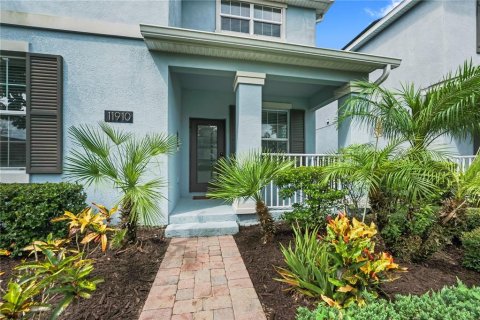 House in Orlando, Florida 5 bedrooms, 245.08 sq.m. № 1817817 - photo 1