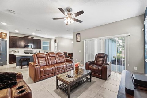 House in Orlando, Florida 5 bedrooms, 245.08 sq.m. № 1817817 - photo 7