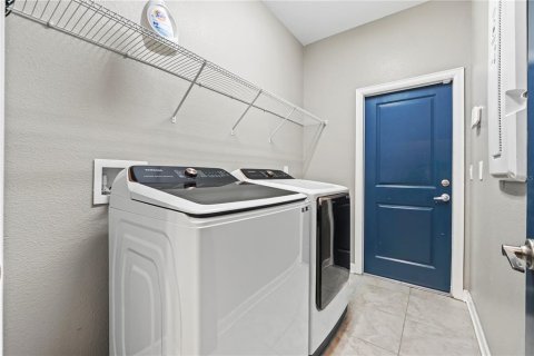 House in Orlando, Florida 5 bedrooms, 245.08 sq.m. № 1817817 - photo 11