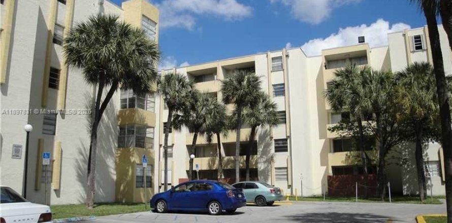 Кондоминиум с 2 спальнями в Хайалиа Гарденс, Флорида № 1949529