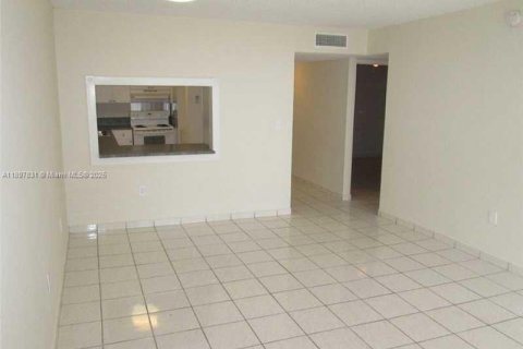 Снять в аренду кондоминиум в Хайалиа Гарденс, Флорида 2 спальни, 89.19м2, № 1949529 - фото 4