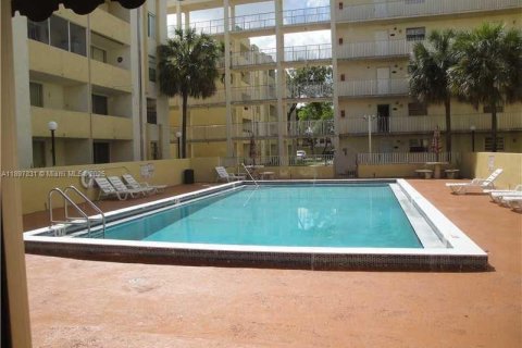 Снять в аренду кондоминиум в Хайалиа Гарденс, Флорида 2 спальни, 89.19м2, № 1949529 - фото 13