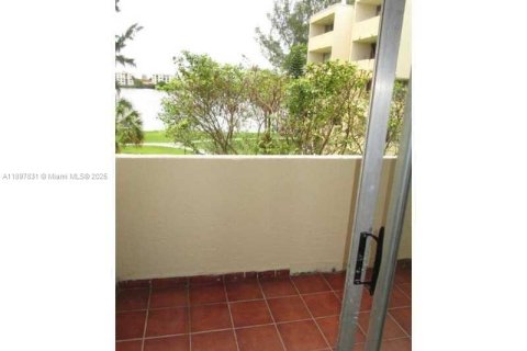 Снять в аренду кондоминиум в Хайалиа Гарденс, Флорида 2 спальни, 89.19м2, № 1949529 - фото 12