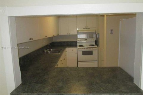 Снять в аренду кондоминиум в Хайалиа Гарденс, Флорида 2 спальни, 89.19м2, № 1949529 - фото 6