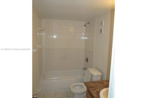 Снять в аренду кондоминиум в Хайалиа Гарденс, Флорида 2 спальни, 89.19м2, № 1949529 - фото 5