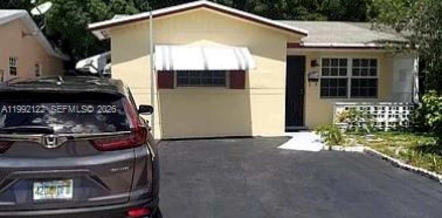 House in Lauderhill, Florida 2 bedrooms, 94.67 sq.m. № 2052570