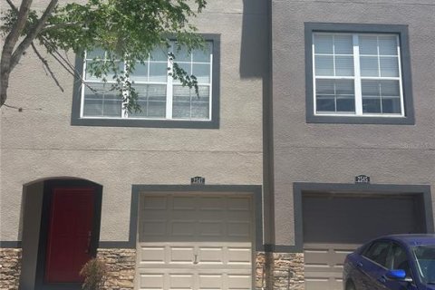 Townhouse in Brandon, Florida 3 bedrooms, 178.09 sq.m. № 1659626 - photo 1