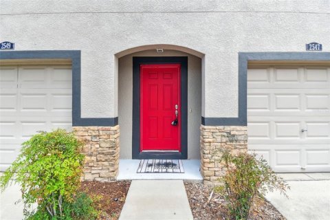 Townhouse in Brandon, Florida 3 bedrooms, 178.09 sq.m. № 1659626 - photo 2