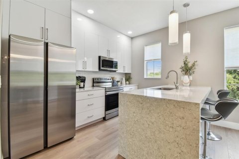 Townhouse in Brandon, Florida 3 bedrooms, 178.09 sq.m. № 1659626 - photo 9