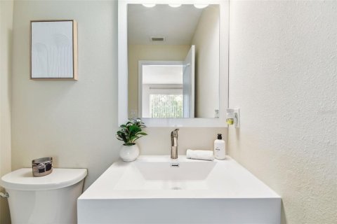 Townhouse in Brandon, Florida 3 bedrooms, 178.09 sq.m. № 1659626 - photo 18