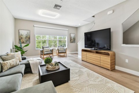 Townhouse in Brandon, Florida 3 bedrooms, 178.09 sq.m. № 1659626 - photo 4