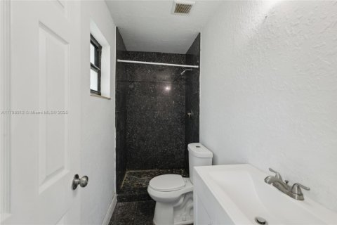House in Miami Gardens, Florida 4 bedrooms, 138.89 sq.m. № 1768573 - photo 23