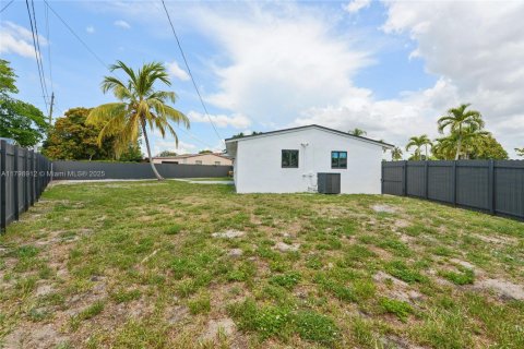 House in Miami Gardens, Florida 4 bedrooms, 138.89 sq.m. № 1768573 - photo 26