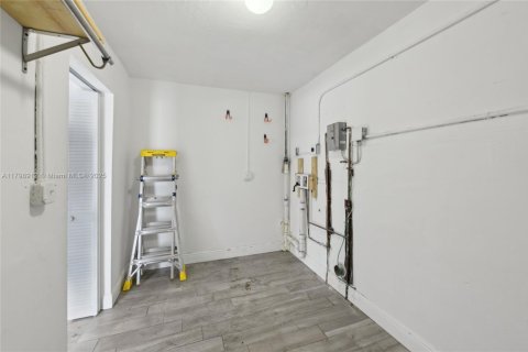 House in Miami Gardens, Florida 4 bedrooms, 138.89 sq.m. № 1768573 - photo 15