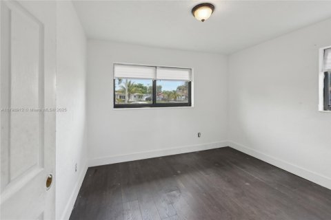 House in Miami Gardens, Florida 4 bedrooms, 138.89 sq.m. № 1768573 - photo 19