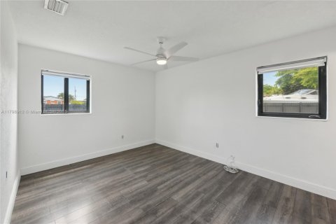 House in Miami Gardens, Florida 4 bedrooms, 138.89 sq.m. № 1768573 - photo 21