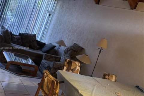Touwnhouse à vendre à Fort Lauderdale, Floride: 3 chambres, 145.39 m2 № 2031612 - photo 4
