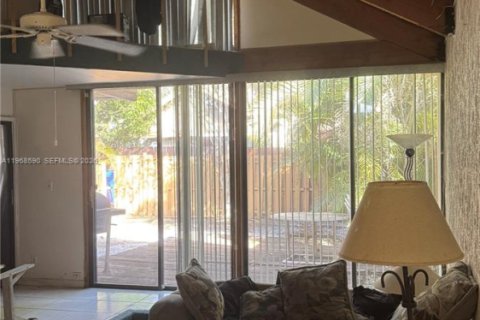 Touwnhouse à vendre à Fort Lauderdale, Floride: 3 chambres, 145.39 m2 № 2031612 - photo 2