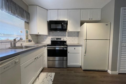 Condo in Sunrise, Florida, 1 bedroom  № 2014822 - photo 6