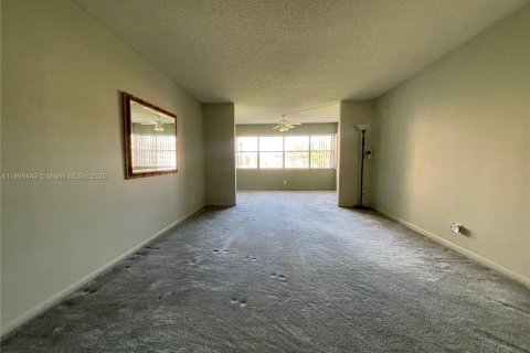 Condo in Sunrise, Florida, 1 bedroom  № 2014822 - photo 11