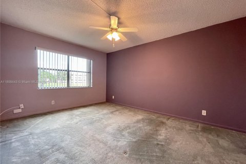 Condo in Sunrise, Florida, 1 bedroom  № 2014822 - photo 13