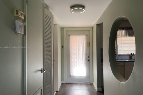 Condo in Sunrise, Florida, 1 bedroom  № 2014822 - photo 3