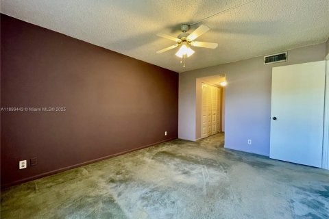 Condo in Sunrise, Florida, 1 bedroom  № 2014822 - photo 14