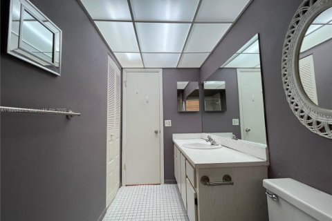 Condo in Sunrise, Florida, 1 bedroom  № 2014822 - photo 15