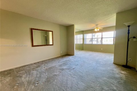 Condo in Sunrise, Florida, 1 bedroom  № 2014822 - photo 8