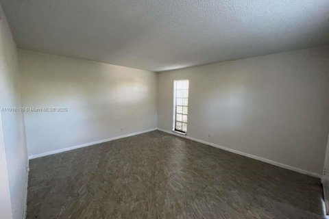 Condo in Deerfield Beach, Florida, 2 bedrooms  № 2297739 - photo 4